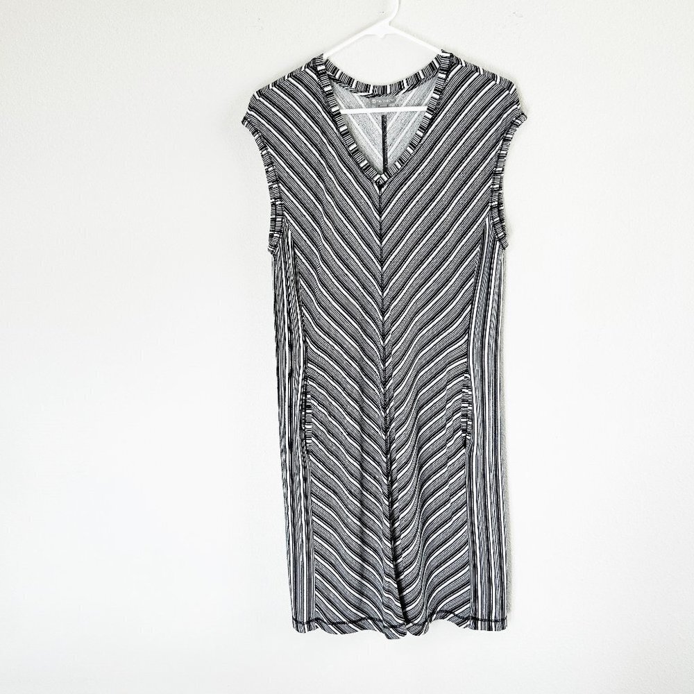 T by Talbots Dress Womens Size M Black White Chevron Stretch Pockets V Neck
